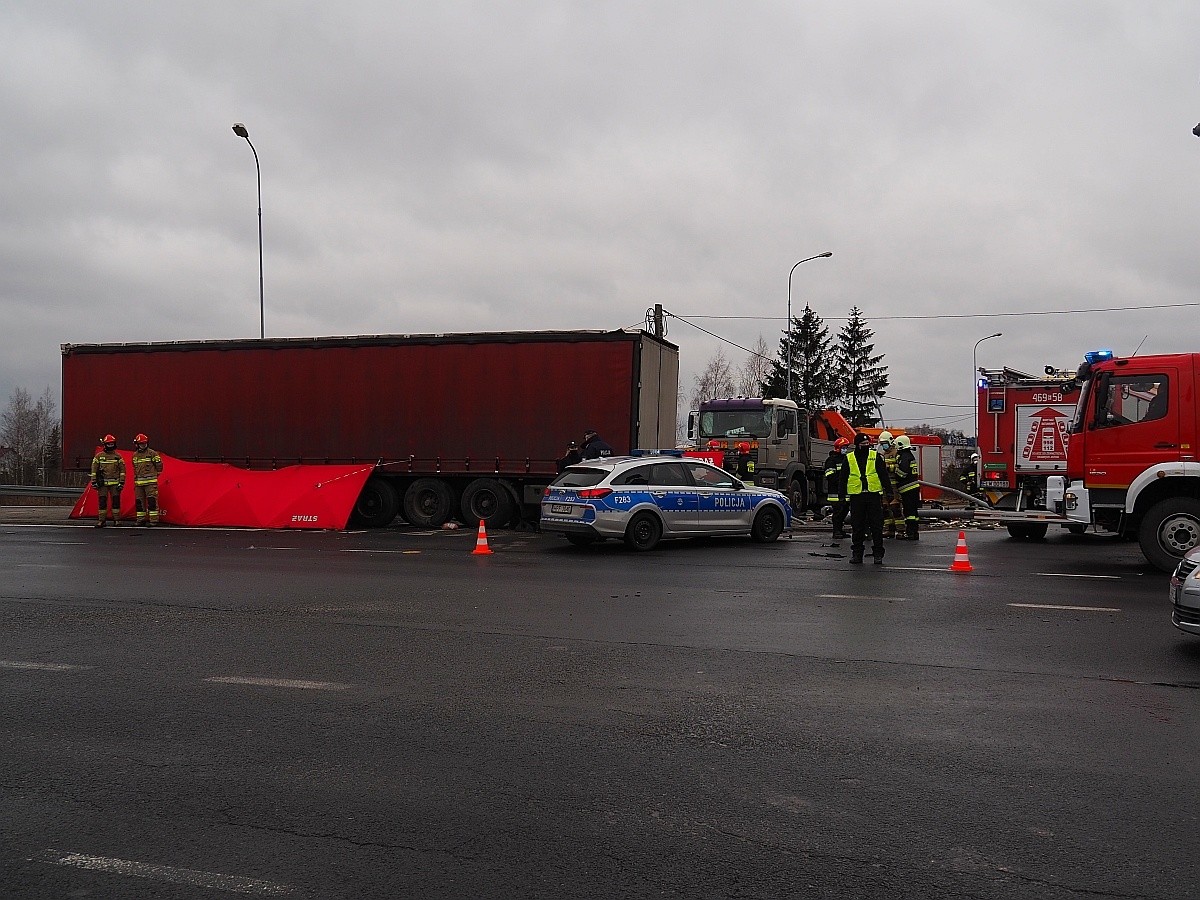 Śmiertelny wypadek w Rzgowie. Zderzyło się 5 pojazdów 3