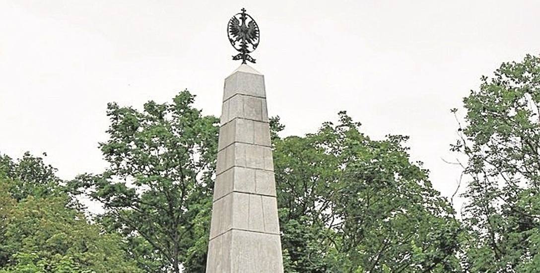 Odbudowany w latach 90. XX w. pomnik Obrońców Wisły