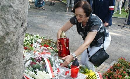 Pod pomnikiem żołnierzy AK inowrocławianie uczcili rocznicę wybuchu Powstania Warszawskiego [zdjęcia]
