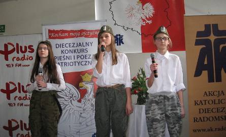 Zespól Wokalny z Zespołu Szkół Ogólnokształcących w Natolinie zaśpiewal utwór z filmu" Miasto 44" - I nagroda