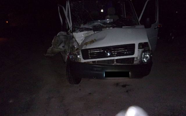 Bus uderzył w przyczepę traktora w Sobótce. Były utrudnienia