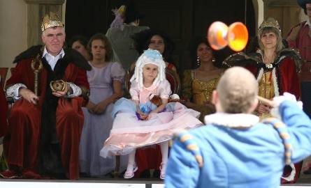 2008 rok - Małgosia z Tarnowca – księżniczka.Marzenie dziewczynki spełniło się w dniu jej szóstych urodzin. Na zamku w Krasiczynie została księżniczką.