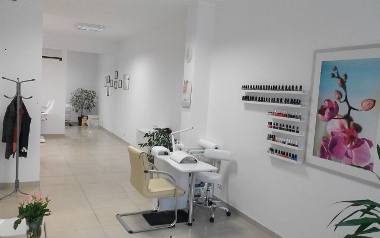 Salon kosmetyczny – Studio Kosmetyki Profesjonalnej Magdalena Czekalska, Pińczów, ulica Bednarska 30 AGabinet oferuje zabiegi na twarz i ciało – peelingi