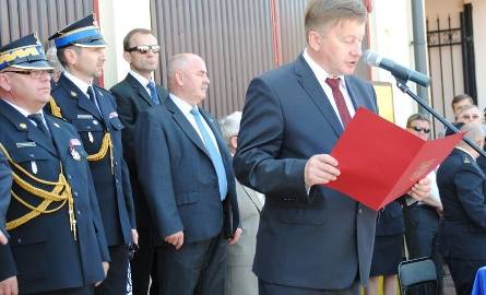 Burmistrz Marek Krak dziękował druhom za ofiarną służbę i zaangażowanie w działania na rzecz bezpieczeństwa mieszkańców.