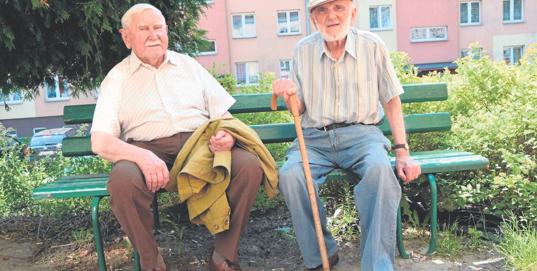 Janusz Sermanowicz i Henryk Czech - jedni z ostatnich żyjących uczestników szturmu na kieleckiej więzienie na osiedlu w Skarżysku, gdzie mieszkają.