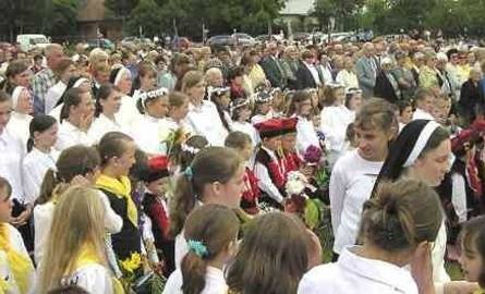 Podczas sobotniego nabożeństwa, lądowisko zapełniło się mieszkańcami Wielowsi i innych dzielnic Tarnobrzega.