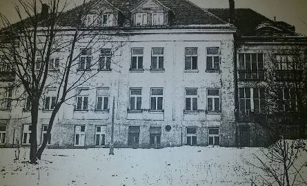 Słynny budynek szpitala dziecięcego w Kielcach  z 1927 roku, zaprojektowany przez Czesława Domańskiego z Wiednia, wzorcowy do leczenia dzieci z gruź