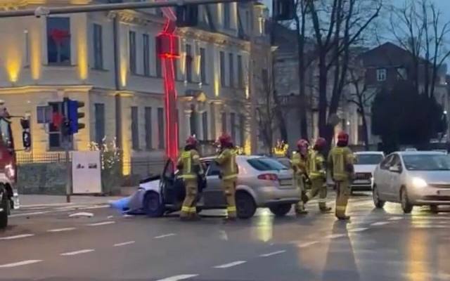 Wypadek na Al. Niepodległości w Poznaniu! Akcja straży pożarnej trwała ponad godzinę 
