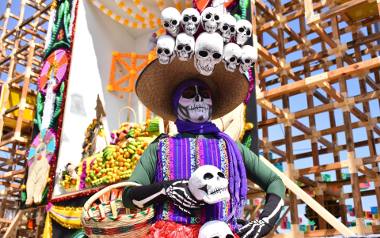 Meksykańskie Día de Muertos  jest słynne na cały świat, trafiło nawet do jednego z filmów o Jamesie Bondzie