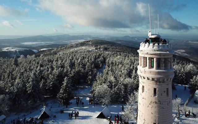 Ferie zimowe na Dolnym Śląsku: 24 najlepsze atrakcje i pomysły. Niesamowite zamki, tajemnicze podziemia, wygasłe wulkany i inne cuda