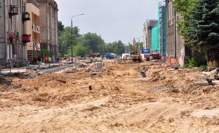 Na ulicy Struga zakończono większość prac ziemnych. Wykonawca przystąpił do wytyczania przebiegu jezdni.