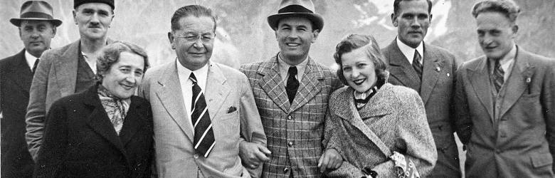 1938 r., Kasprowy Wierch. Marian Dąbrowski (w okularach) z żoną Michaliną i Jan Kiepura (garnitur w kratę) z żoną Mártą Eggerth.