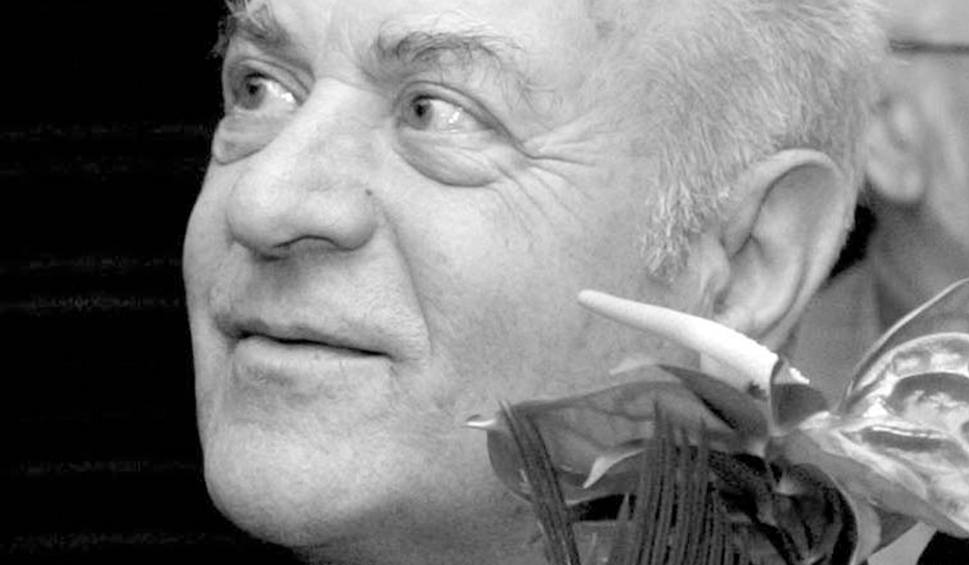 Nikos Chadzinikolau (1935-2009) był wybitnym poetą, tłumaczem, historykiem literatury i autorem piosenek
