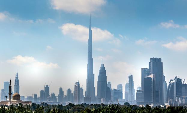 Departament Stanu USA uważa, że ogólny poziom zagrożenia w ZEA utrzymuje się na zwykłym poziomie. Miasta takie jak Dubaj czy Abu Zabi są pełne atrakcji