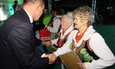 Koło Gospodyń Wiejskich w Kleczanowie zajęło wysokie – siódme miejsce w klasyfikacji wojewódzkiej. Przedstawicielki koła dyplom i gratulacje odbierały