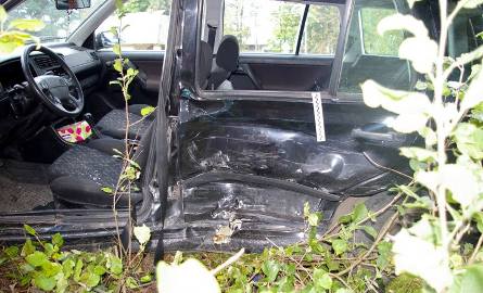 Ranne zostały dwie osoby: 50-letni kierowca volkswagena i jego 56-letni pasażer.