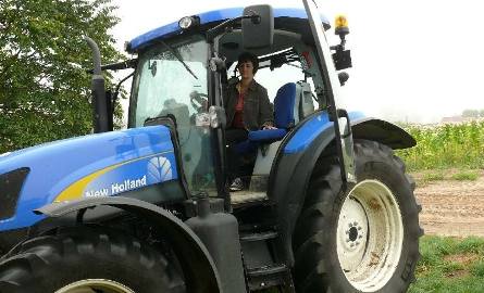 Aneta Drabik potrafi prowadzić wszystkie pojazdy i obsługiwać wszystkie maszyny i urządzenia rolnicze. Ale jej głównym zadaniem w gospodarstwie jest