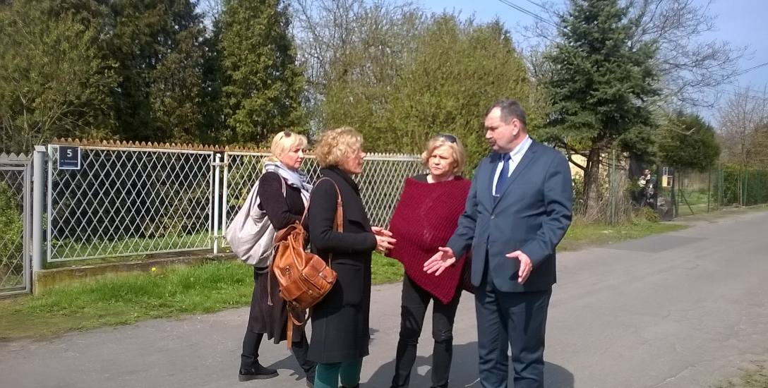 W kwietniu ubiegłego roku mieszkańców okolic ul. Sarmackiej odwiedził zastępca rzecznika praw obywatelskich Krzysztof Olkowicz. RPO nadal przygląda się