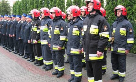 Powiat mogileński. Strażacy na uroczystym apelu odebrali medale i awanse 