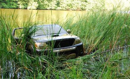 Toyota jest wyławiana z jeziora