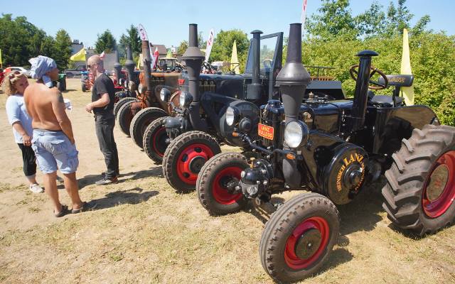 Retro Show Traktory w Sadach: Pokaz retro traktorów. Zobacz stare, kultowe ciągniki [ZDJĘCIA]