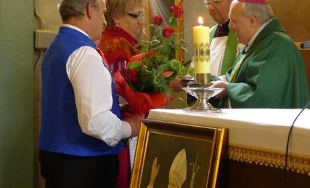 Podziękowania dla biskupa Edwarda Frankowskiego, a poniżej obraz Jana Pawła II Aleksandry Biedki, który został poświęcony.