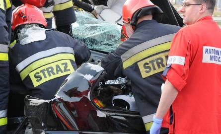 Tragedia w Bydgoszczy - tir zmiażdżył dwa samochody osobowe; 2,5-roczna dziewczynka nie żyje