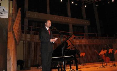 Dyrektor szkoły muzycznej, Robert Pluta, zaprosił widzów na kolejne koncerty w szkole muzycznej juz w nowym roku