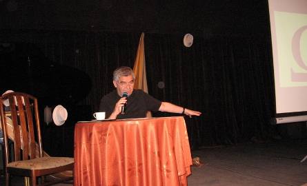 Antoni Libera czytał referat i grał jednocześniew rolę Krappa