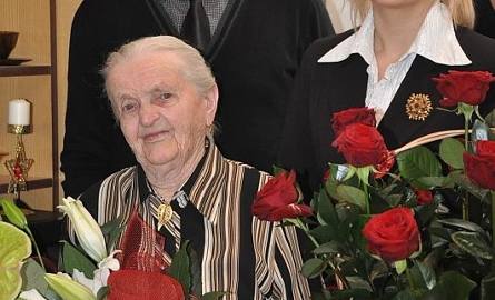 Jubilatka z burmistrz Dorotą Łukomską oraz przewodniczącym Rady Miejskiej Zbigniewem Wiśniewskim