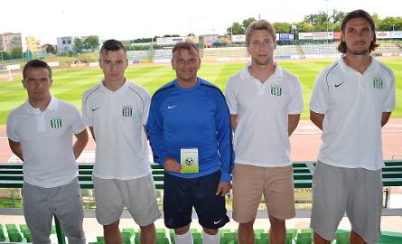 Dariusz Kubicki, trener Olimpii (w środku) uważa, że czterej nowi zawodnicy, którzy doszli, wzbogacą jakościowo drużynę.