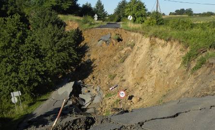 Droga powiatowa Góra - Gracze zapadła się 19 lipca 2011 roku. Na szczęście nikomu nic się nie stało.