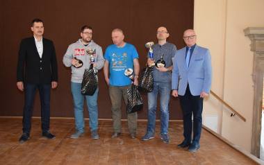Zwycięzcy otrzymali nagrody pieniężne oraz puchary z rąk Marka Bronkowskiego burmistrza Sandomierza, Pawła Wierzbickiego dyrektora Miejskiego Ośrodka