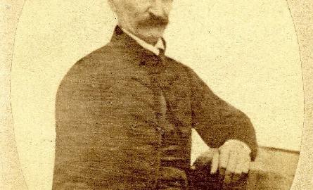 Franciszek Ksawery Kuhn, aptekarz z Przeworska założył nad Mleczką największą w Galicji plantację morwy. Szkoła jedwabnicza którą od 1840 r. prowadził
