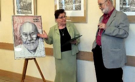 Alicja Zanijat, starachowicka poetka przeczytała wiersz o portrecie artysty.