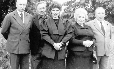 Rodzeństwo w komplecie. Od lewej: Mieczysław Cichewicz, brat Jan, siostry Maria Zakrawacz i Antonina Motowiło oraz brat Edward.