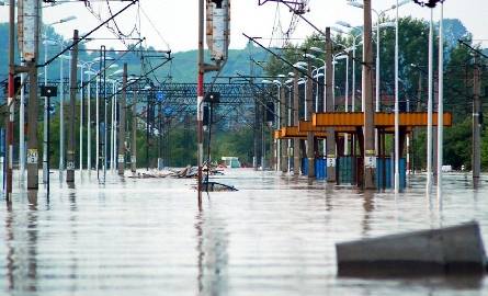 W maju i czerwcu 2010 roku woda zalała stację w Sandomierzu.