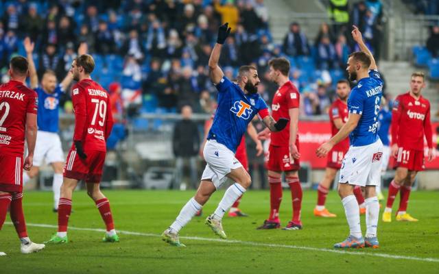 Lech Poznań, bez swojego Szefa Jespera Kalstroema, podejmuje na ENEA Stadionie beniaminka - Lechię Gdańsk. Relacja na żywo