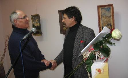 Jackowi Szpakowi gratulował też malarz, Witold Kowalski.