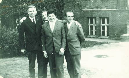 Kto stoi pierwszy od lewej - nie wiemy. Z tyłu Stanisław Palusiak. W środku - Lech Pawełkiewicz, po prawej  Marian Winter