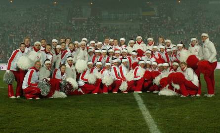 Kibiców wspomagała 18-osobowa drużyna słupskich cheerleaderek Energa - Maxi.