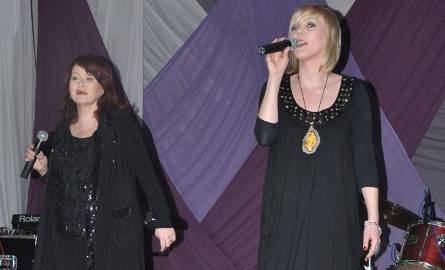 Danuta Błażejczyk wraz z córką Karoliną zaśpiewała w trakcie balu wiązankę swoich najlepszych przebojów.