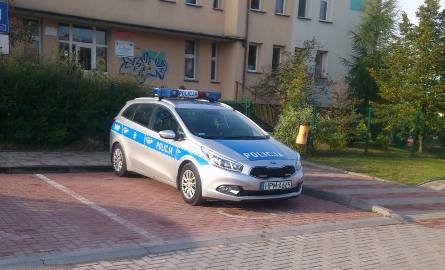 500 złotych mandatu i 5 punktów to kara jaką musiał zapłacić policjant za parkowanie na miejscu parkingowym dla osób niepełnosprawnych przy ul. Polnej