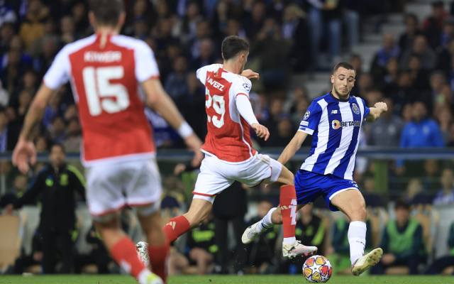 Liga Mistrzów. Bramka w ostatnich sekundach meczu Porto – Arsenal. 40-letni Pepe daje radę na środku obrony. Jakub Kiwior zagrał 90 minut