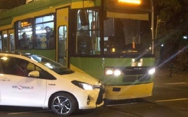 MPK Poznań: Tramwaj zderzył się z samochodem na placu Bernardyńskim