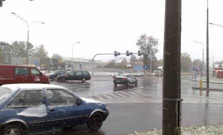 Ludzie nie mają prądu, drzewa tarasują drogi - atak zimy w Łomży