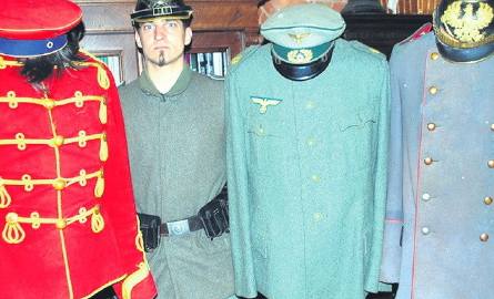 Prezentowane mundury to tylko cześć muzealnej kolekcji. Kilkanaście innych unikatów czeka na odpowiednie gabloty i konserwację w pracowni muzealnej.