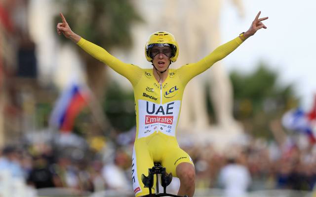 Tadej Pogacar triumfuje po raz trzeci w Tour de France