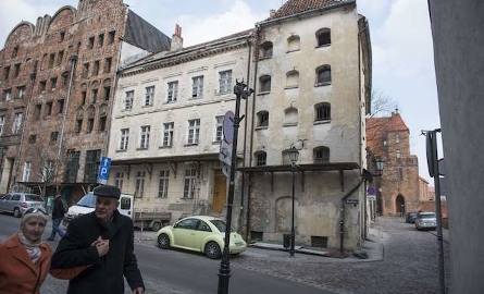 XVII-wieczny spichlerz przy ulicy Mostowej przestaje straszyć i zmienia się w hotel
