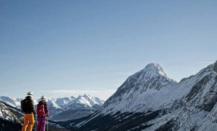 Ośrodki narciarskie na austriackiej stronie Zugspitze, włącznie z regionem lodowcowym na najwyższym szczycie Niemiec, już czekają na fanów sportów z